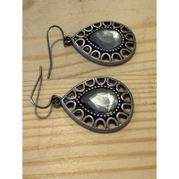 Antique Silver Tone Teardrop Dangle Earrings With Faceted Center Stone - Picture 3 of 4